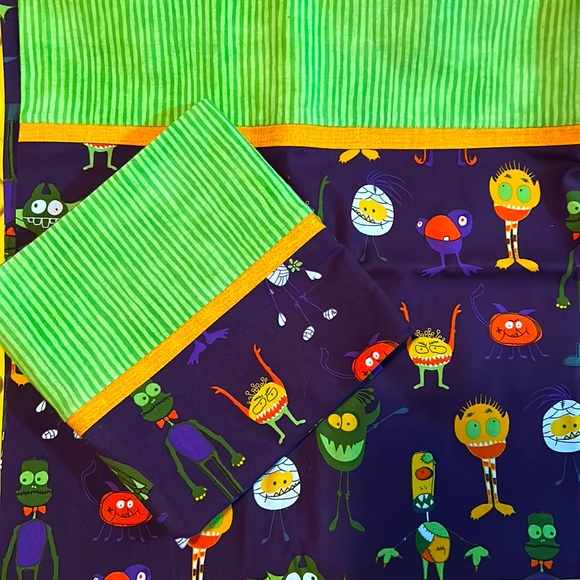 Set of 2 scary monster 👹 standard pillow case set. - Picture 1 of 2